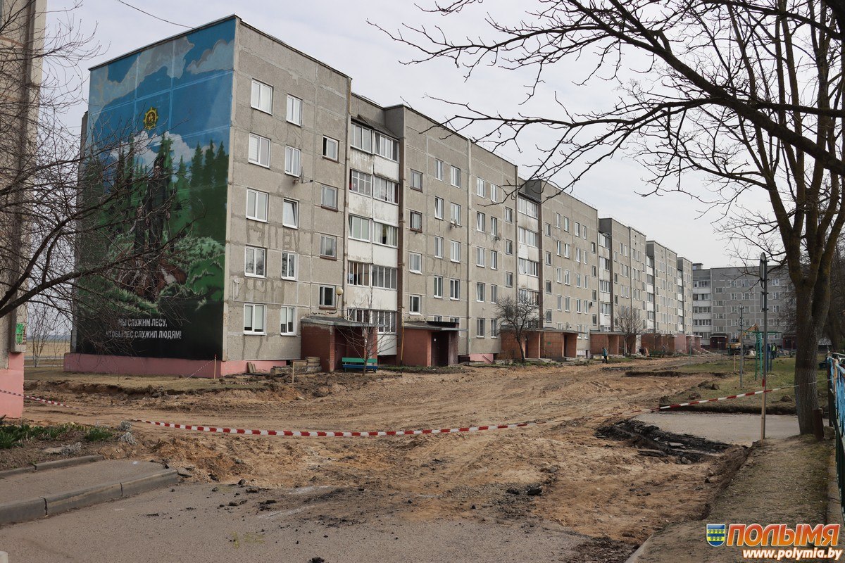 В Кореличах ведутся работы по благоустройству дворовой территории домов 22-24Б по улице Гагарина