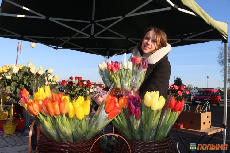 Корреспондент газеты «Полымя» побывала на цветочных рынках в Кореличах и Мире
