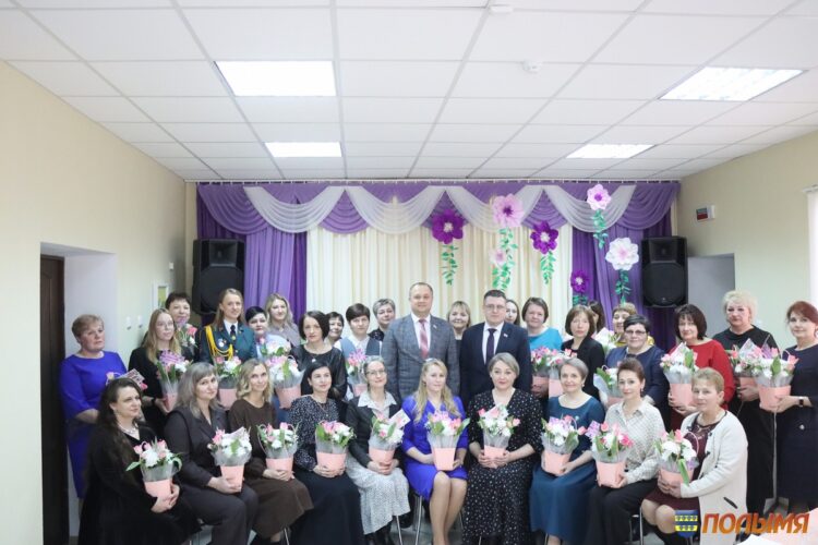 В Кореличах чествуют женщин: торжественный прием прошел накануне 8 Марта