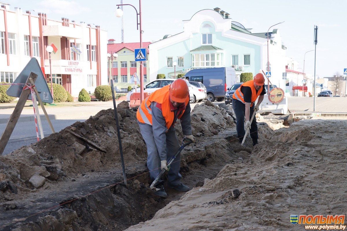 В Кореличах на улице 8 Марта приступили к благоустройству пешеходной дорожки