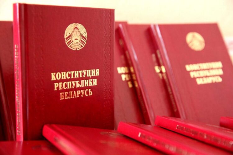 Александр Лукашенко: неуклонное следование Конституции позволяет Беларуси стабильно развиваться и идти вперед