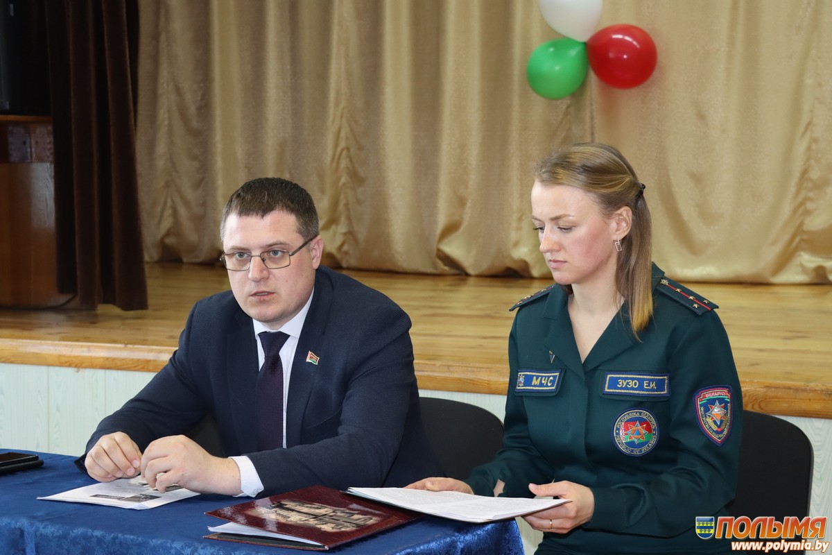 Заместитель председателя Кореличского райисполкома Евгений Чичкан встретился с трудовым коллективом средней школы № 1 г.п. Кореличи