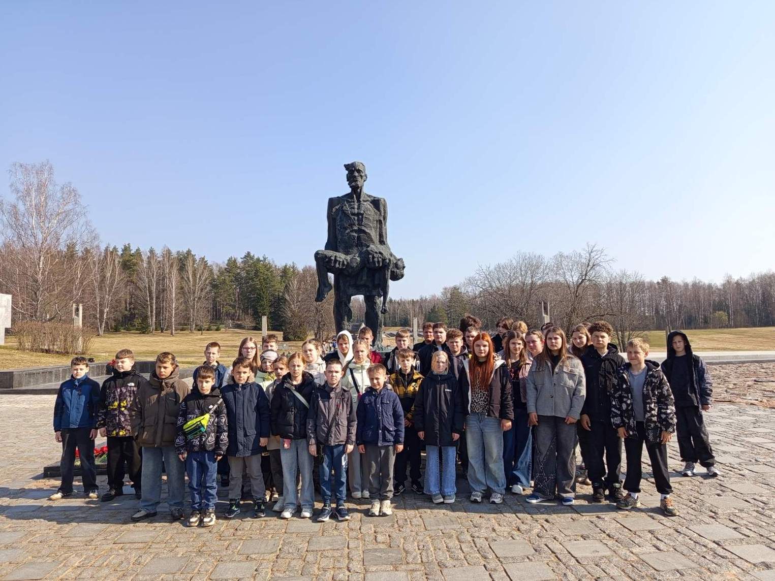 Учащиеся средней школы №2 г.п. Кореличи на весенних каникулах побывали в Хатыни