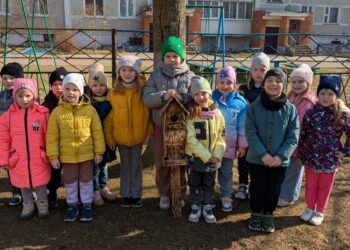 Воспитанники детского сада №2 г.п. Кореличи с гостеприимством встречают пернатых друзей