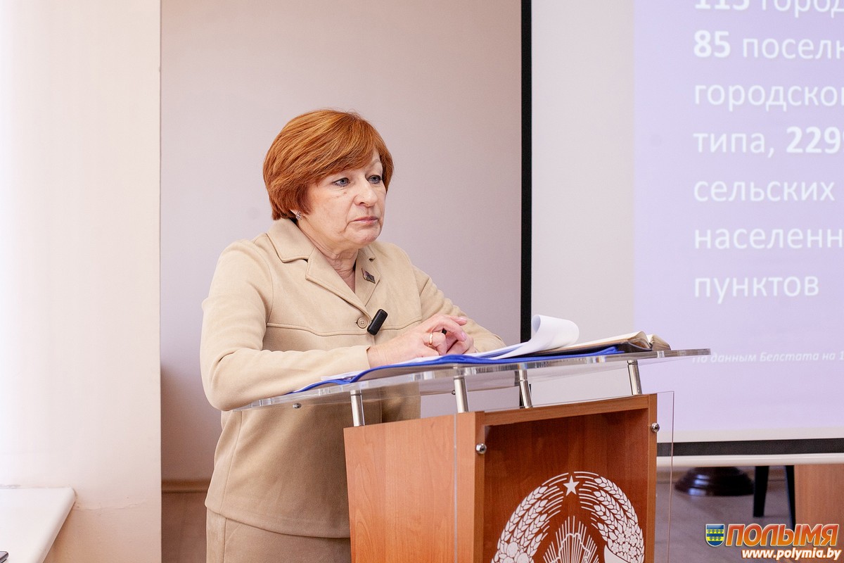 Главный специалист Кореличского районного Совета депутатов Ольга Куляко в рамках единого дня информирования встретилась с коллективом ОАО «Кореличи-Лён»