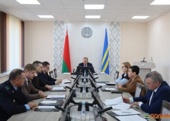 На заседании Кореличского райисполкома обсудили готовность к посевной и заготовке кормов