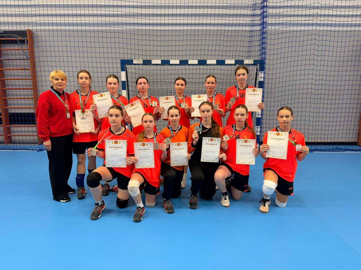 Кореличские гандболистки стали серебряными призерами «Стремительного мяча»