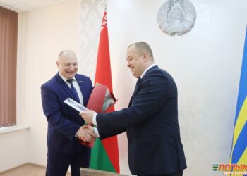 Почетной грамотой райисполкома за добросовестный труд награжден председатель Кореличского районного Совета депутатов Алексей Гаврош