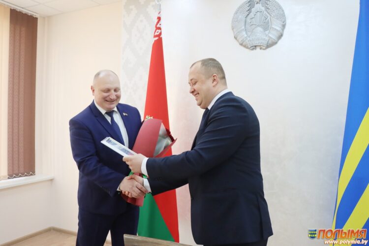 Почетной грамотой райисполкома за добросовестный труд награжден председатель Кореличского районного Совета депутатов Алексей Гаврош
