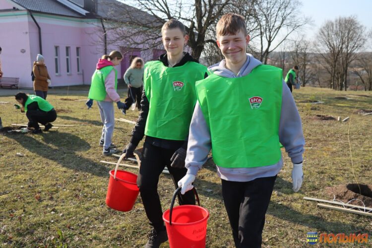 Весна – время обновления. На Кореличчине продолжаются субботники