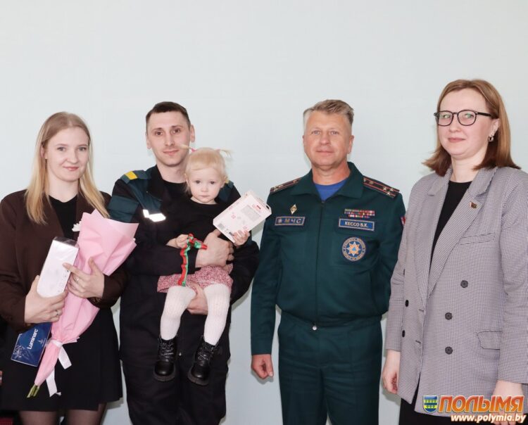 Семьи сотрудников Кореличского РОЧС получили ключи от арендных квартир