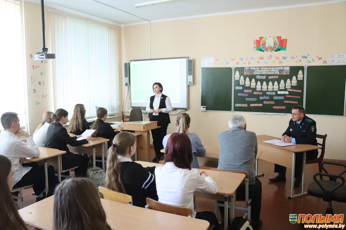 Прокурор Кореличского района Виктор Авдокушин обсудил со школьниками тему «Уроки истории: память о концлагерях»