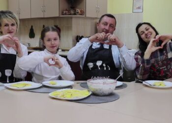 Сегодня Белорусская пятница — значит в эфире шоу «Готовим по-кореличски». Кулинарим с семьей Евгения Бусько