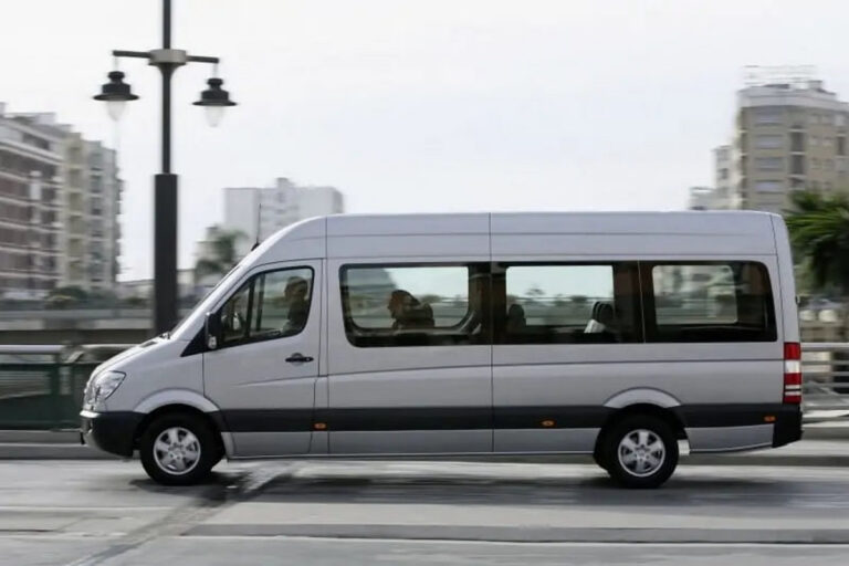 Александр Лукашенко подписал указ об автомобильных перевозках пассажиров в нерегулярном сообщении