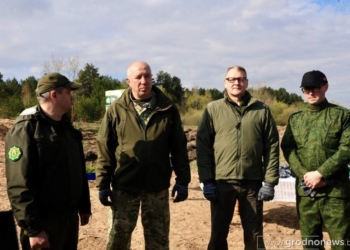 Руководство Гродненского облисполкома принимает участие в республиканском субботнике