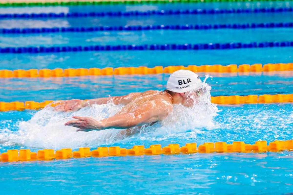 Белорусские пловцы будут выступать на международных соревнованиях с национальной символикой