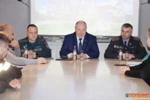 В единый день информирования председатель Кореличского районного Совета депутатов Алексей Гаврош встретился с трудовым коллективом учреждения «Музей «Замковый комплекс «Мир»