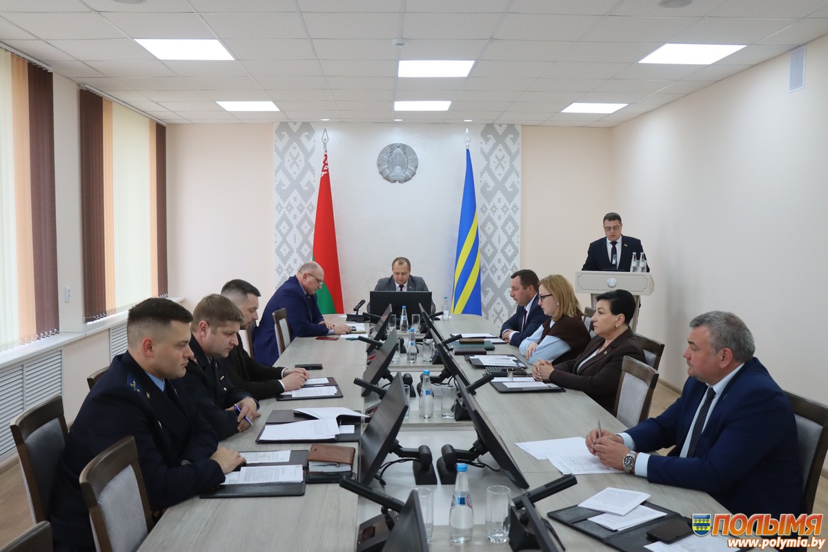 На заседании Кореличского райисполкома обсудили планы по детскому оздоровлению и эффективность работы милиции по профилактике преступлений