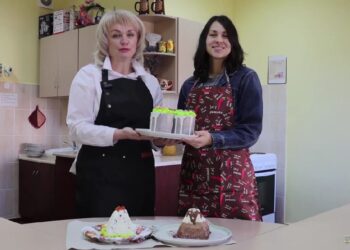 Сегодня — Белорусская пятница, а значит в эфире шоу «Готовим по-кореличски». Лариса Раповец делится секретами Пасхальных блюд