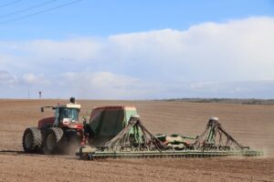 В ГП «Луки-Агро» на посевной трудятся потомственные хлеборобы