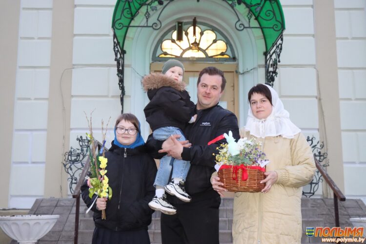 Быть вместе и благодарить Бога за мир: пасхальные традиции семьи Лейко