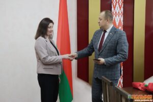 Председатель Кореличского райисполкома Александр Курило представил нового начальника отдела экономики  Татьяну Санкевич