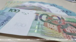За сутки правоохранители изъяли у курьеров мошенников более 650 тыс. рублей