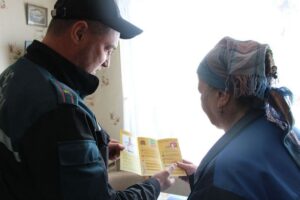 Безопасность в каждый дом: спасатели и пресса проверили жилой сектор Кореличчины