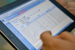 Электронные дневники возвращаются в школы Беларуси
