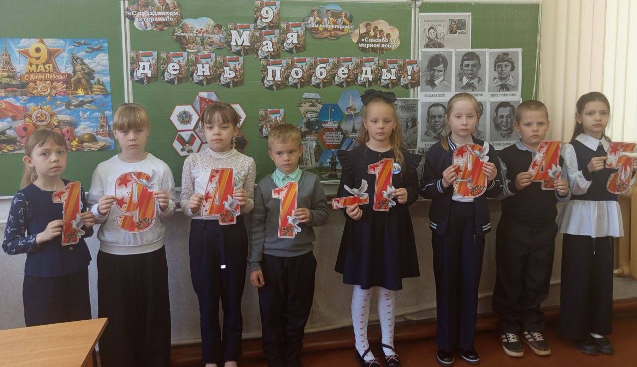 В СШ N2 г.п. Кореличи состоялся Единый урок памяти ко Дню Победы