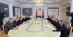 «Упирайтесь и работайте!» Александр Лукашенко на совещании с руководством Совмина обозначил генеральную линию