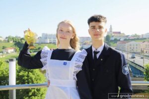 Сегодня для выпускников Гродненской области прозвенит последний звонок