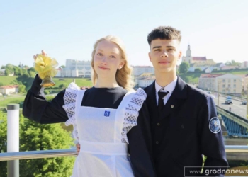 Сегодня для выпускников Гродненской области прозвенит последний звонок