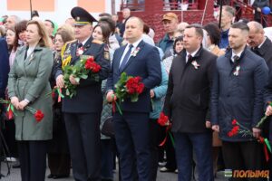 В г.п. Мир состоялись акция-шествие «Беларусь помнит» и торжественный митинг, посвященные Дню Победы