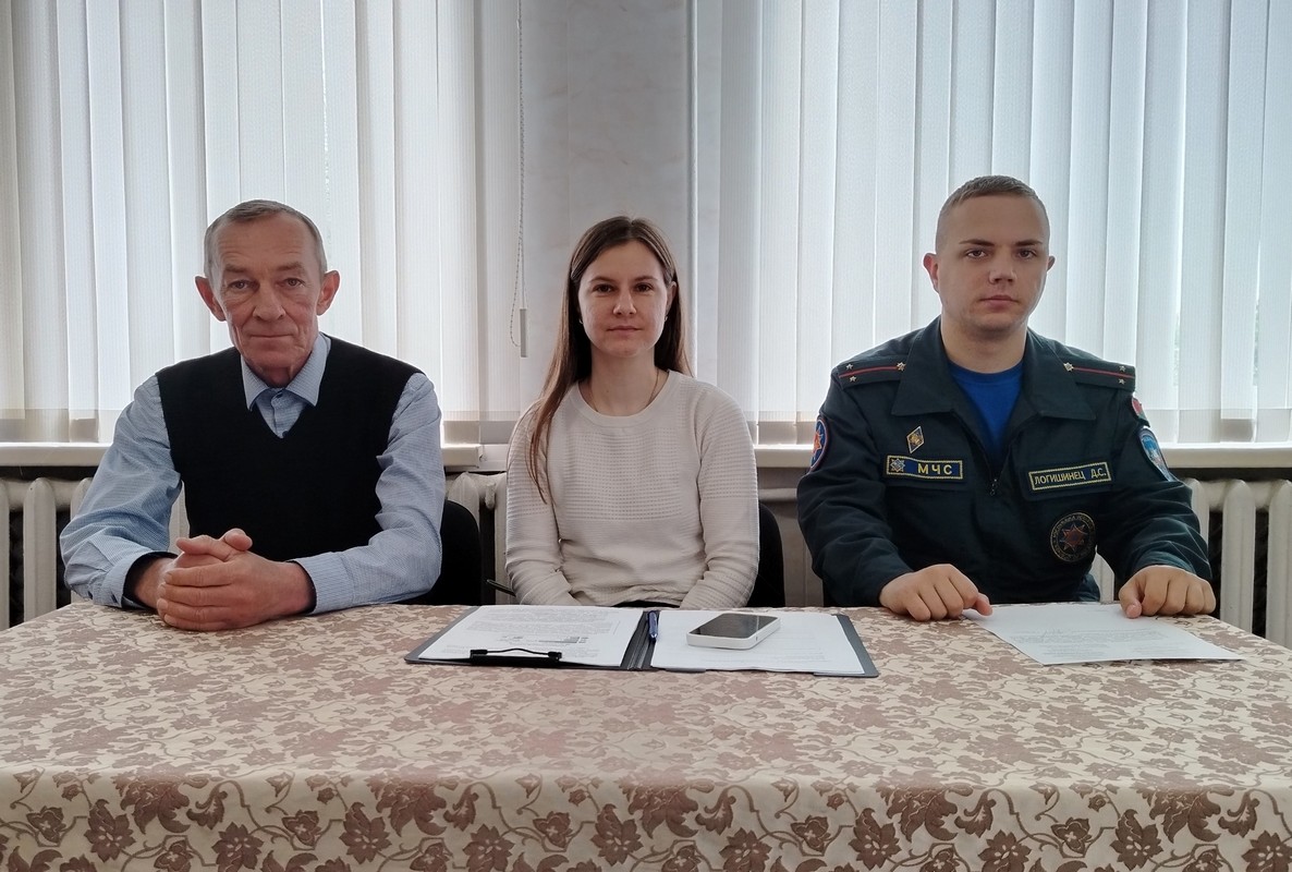 Члены ІПГ № 9 Карэліцкага раённага выканаўчага камітэта сустрэліся з калектывам Карэліцкай раённай ветстанцыі