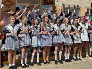 Последний звонок прозвенел для выпускников Жуховичской средней школы