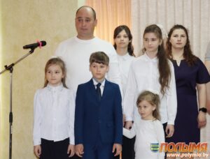 Четыре дочки и один сыночек: многодетная семья Стащенюк из Кореличского района строит дом с господдержкой