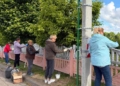 Работники Кореличского райисполкома провели субботник на улице Фоменко в Кореличах