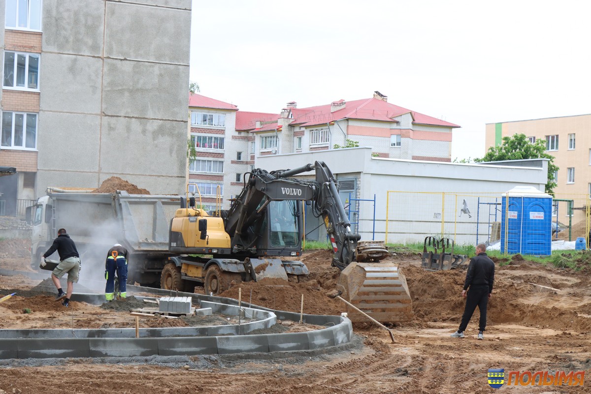 Во дворе по улице Гагарина, 32 в Кореличах началось благоустройство