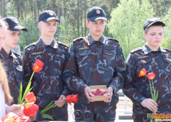 Красная звезда Героя зажглась на памятнике ветерана Великой Отечественной войны Владимира Васильевича Расюкевича в Кореличах