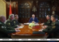 Александр Лукашенко заслушивает доклад по тематике плана строительства и развития Вооруженных Сил