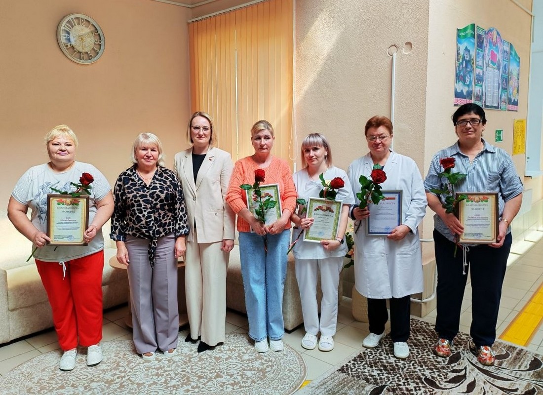 В Жуховичском социальном пансионате «Ивушка» состоялся концерт-поздравление «С праздником, медики!»