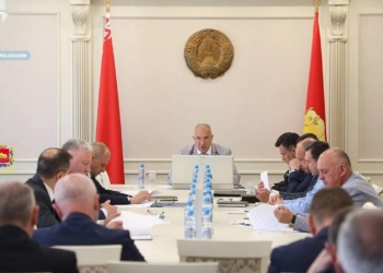 Под председательством губернатора в облисполкоме прошло заседание комиссии по противодействию коррупции