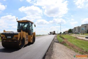 В Кореличах начали асфальтировать улицу Гагарина