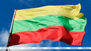 Более трети литовцев выступают за смягчение санкций против Беларуси
