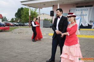 У Малых Жухавічах гістарычны баль сабраў аматараў прыгожага