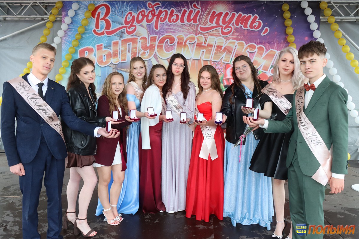 Ярка і незабыўна прайшоў у Карэлічах раённы выпускны баль выпускнікоў