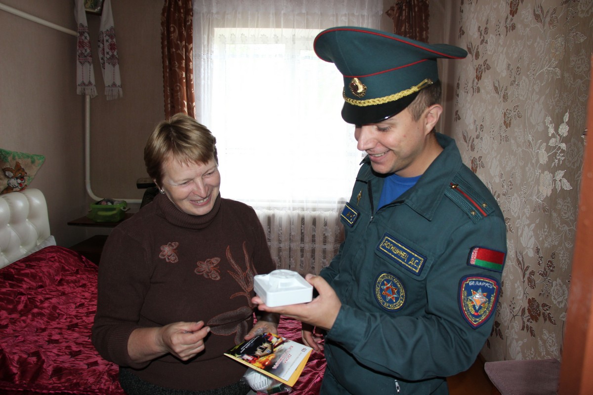 В Кореличском районе продолжается активная информационная кампания по установке автономных пожарных извещателей
