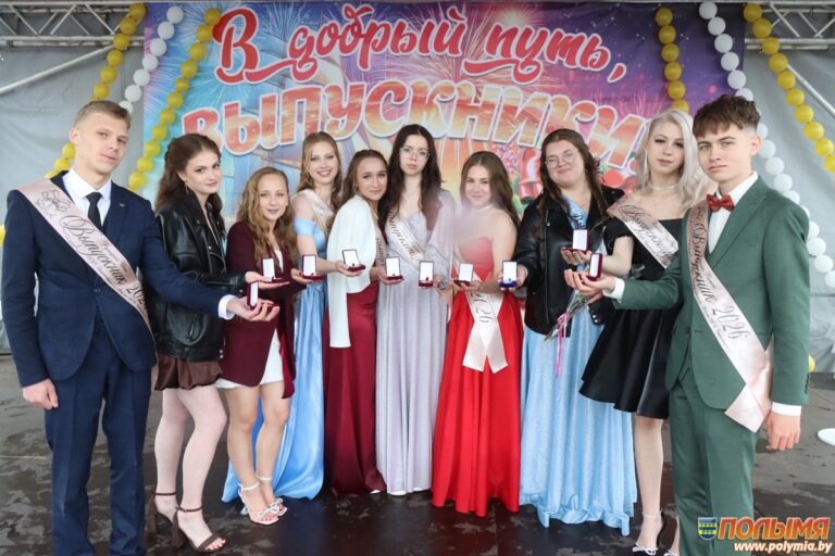 Ярка і незабыўна прайшоў у Карэлічах раённы выпускны баль выпускнікоў