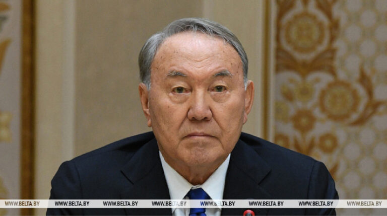 Александр Лукашенко поздравил первого Президента Казахстана Нурсултана Назарбаева с днем рождения